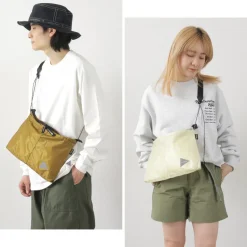 AND WANDER / Sil Sacoche