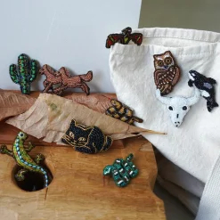 BEADED ACCESSORIES / Beaded pin badge S