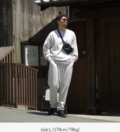 HEALTHKNIT / Room Setup Sweatshirt