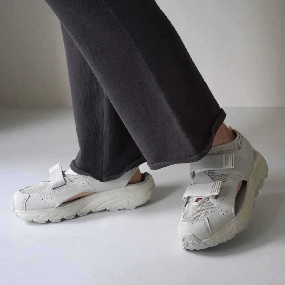 HI-TEC / East End Port Sandals