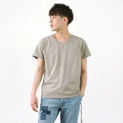 REMI RELIEF / LW processed V-neck T-shirt